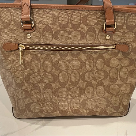 Tan Coach Shoulder Bag - Picture 7 of 11
